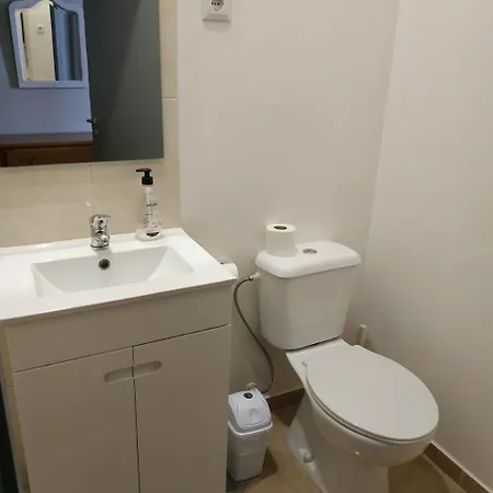 Gabriel 招待所 2*